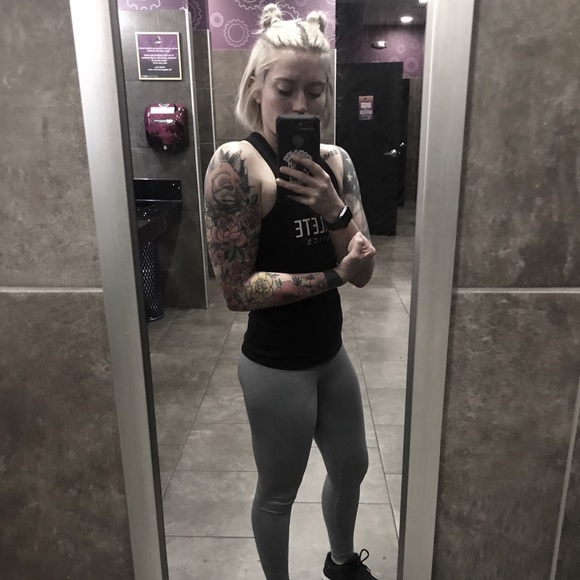 Meet your Posher, Cierra - Picture 2 of 4